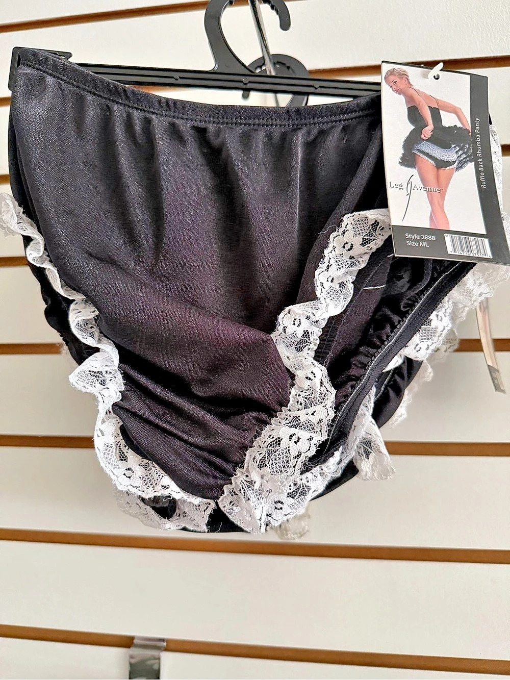 Leg Avenue Ruffle Back Rhumba Panty Ruffle Lace Panty in Black & White Size
